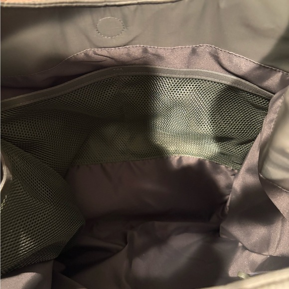 Lululemon Quilty Pleasures Shoulder Bag 14L - Bay Leaf / Gold Hardware - Picture 8 of 14